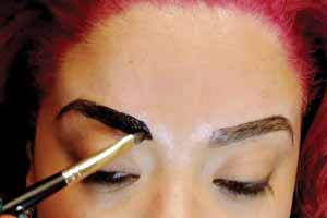 آموزش رنگ کردن ابرو به شکل حرفه ای