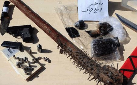 اسلحه عجیب و ترسناک اراذل و اوباش تهران (عکس) اسلحه عجیب و ترسناک اراذل و اوباش تهران (عکس)