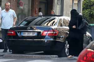 سوء استفاده مشهورترین مدل دنیا از حجاب (عکس)
