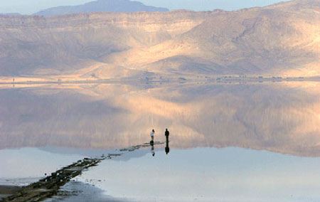 دریاچه زیبا و دیدنی مهارلو در نزدیکی شیراز (عکس)