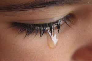 چرا زن ها بیشتر اشک می ریزند!؟