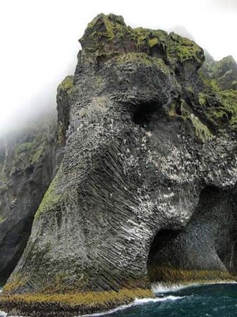 صخره ای شگفت انگیز به شکل فیل (عکس)
