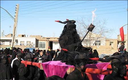 عکس های عجیب حضور یک جن و سپاه اجنه در تعزیه عکس های عجیب حضور یک جن و سپاه اجنه در تعزیه