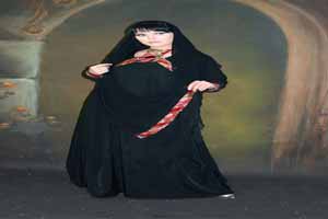 جنجال شوی چادرِ دختران مانکن در برج میلاد (عکس)