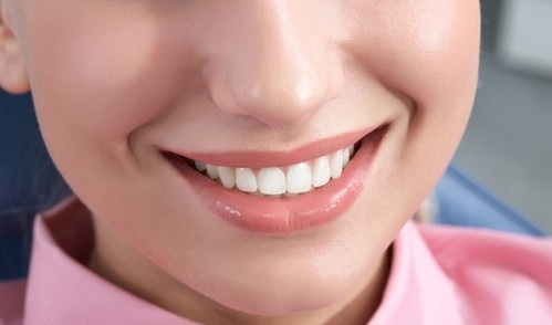 بوی بد دهان را با خوردن كرفس رفع کنید