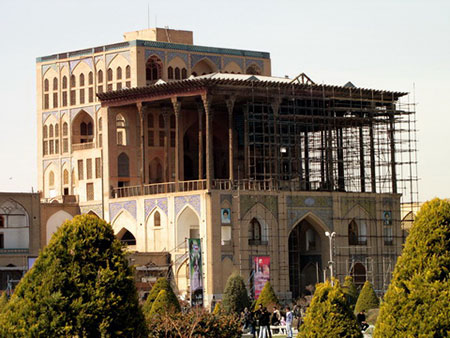 آشنایی با مجلل ترین کاخ های ایران (عکس)