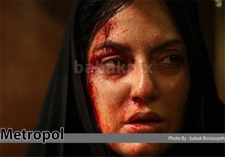 حمله اراذل و اوباش پشت چراغ قرمز به مهناز افشار حقیقت دارد؟ (عکس) حمله اراذل و اوباش پشت چراغ قرمز به مهناز افشار حقیقت دارد؟ (عکس)
