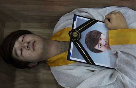 ایده جالب یک شرکت کره ای برای مقابله با خودکشی (عکس)