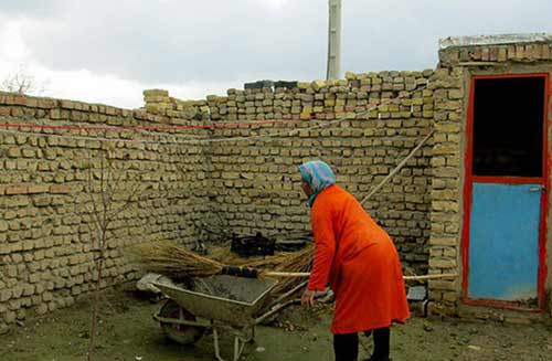 تنها بانوی رفتگر ایرانی زحمتکش را ببینید (عکس)