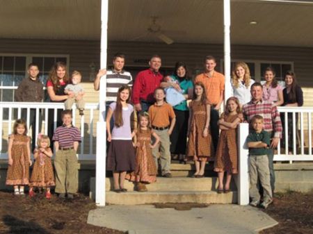 خانواده عجیب 21 نفری که 19 فرزند دارند (عکس)