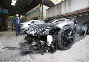 گران ترین تصادف در چین با اتومبیل 11 میلیاردی! (عکس)