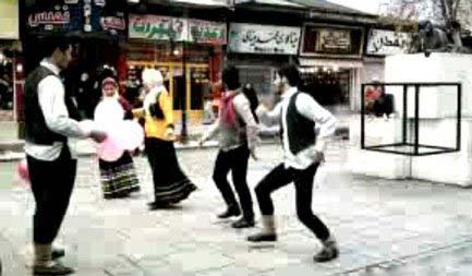 دستگیری دختر پسران رشتی بخاطر رقص محلی (عکس) دستگیری دختر پسران رشتی بخاطر رقص محلی (عکس)