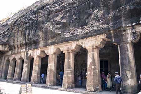 تصاویر دیدنی از یک غار باستانی زیبا در هند