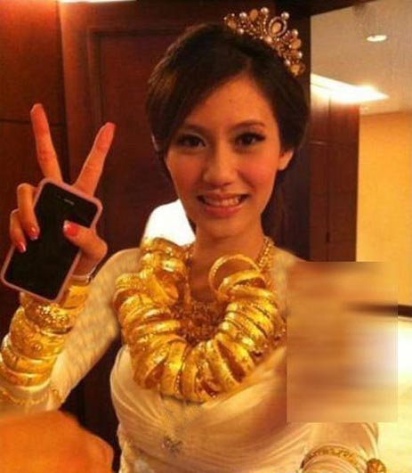دختری در شب عروسی اش 10 کیلو طلا هدیه گرفت (عکس)