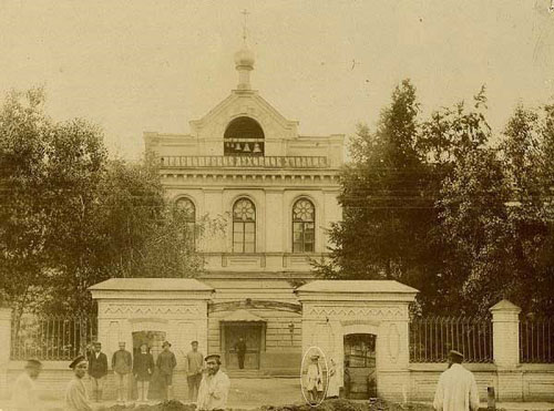 روح این دختر در همه تصاویر قدیمی دیده می شود (عکس)