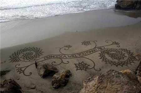 تصاویر دیدنی از خلق اشکال زیبا روی ماسه های ساحل