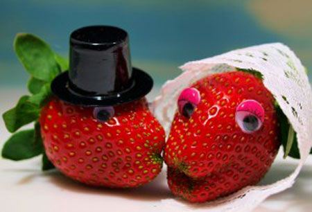 عکسهای خنده دار و جالب شکلک های بامزه روی میوه ها