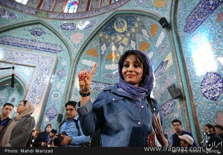 سلفی های لو رفته دختران فشن تهرانی پای صندوق رأی سلفی های لو رفته دختران فشن تهرانی پای صندوق رأی