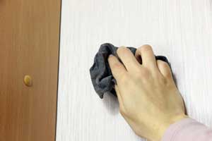 آموزش تمیز کردن کاغذ دیواری