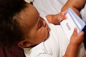 توانایی جالب این کودک 19 ماهه در خواندن! (عکس)