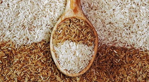 تفاوت های بین برنج قهوه ای و برنج سفید چیست؟ تفاوت های بین برنج قهوه ای و برنج سفید چیست؟