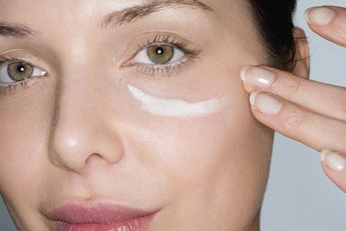 چگونه پف زیر چشم را از بین ببریم؟ چگونه پف زیر چشم را از بین ببریم؟