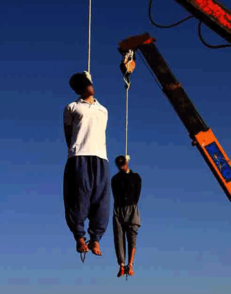 اعدام باورنکردنی در ملاء عام در شیراز (عکس)