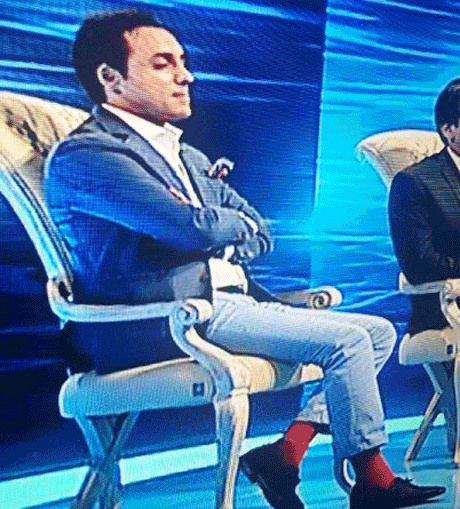 سوژه شدن جوراب قرمز رنگ امیرحسین رستمی (عکس)