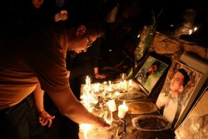 عکس هایی دردناک از یادبود مردمی برای سربازان