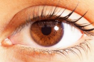 راه درمان چربی سفید رنگ زیر چشم