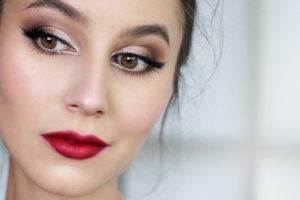 با این روش گونه خود را برجسته کنید!!