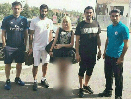 عکس گرفتن زن بی حجاب با فوتبالیست ایرانی