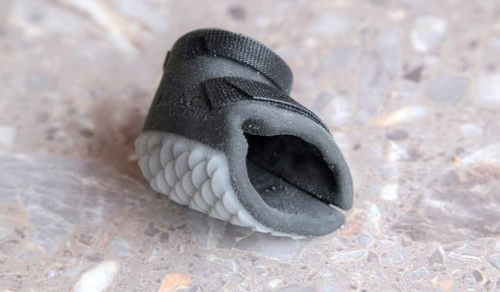 عکس هایی از ساخت کفش برای حیوان معلول