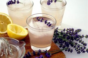 با لیموناد اسطوخودوس سردرد خود را درمان کنید