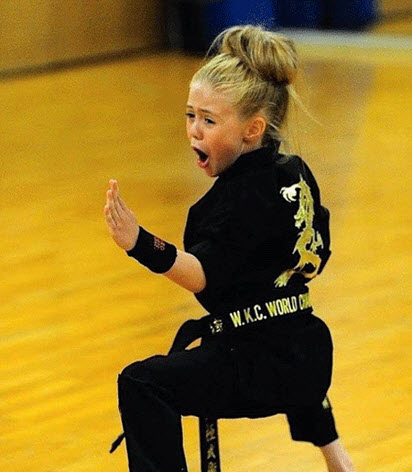 این دختربچه 10 ساله کاراته باز همه را حیرت زده کرد (عکس)
