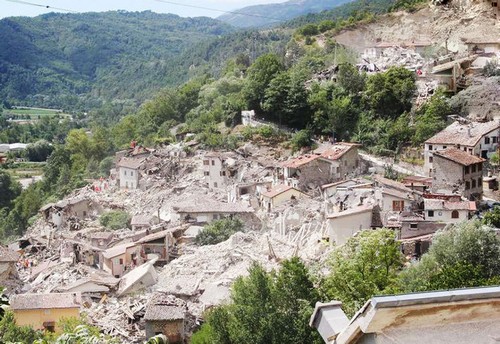 عکس های بسیار دردناک از قبل و بعد از زلزله ایتالیا