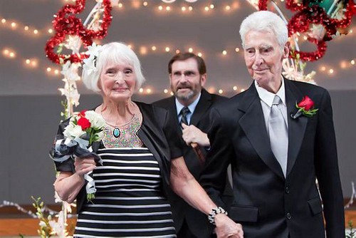 عکس های باورنکردنی از پیرترین عروس و داماد دنیا
