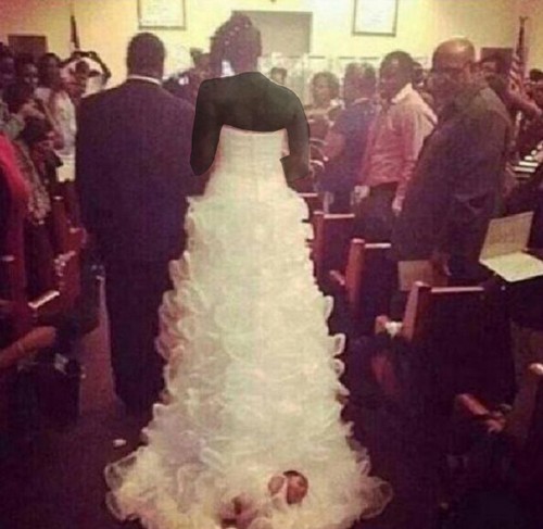 این دختر یک ماهه در لباس عروس چه میکند؟ (عکس)