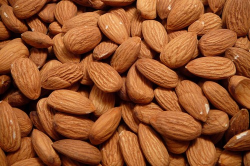 از بین بردن چربی شکم با کمک بادام