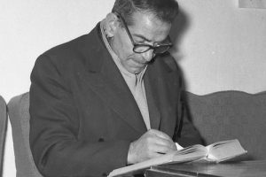 شعر جالب بر سر خاک ایرج از استاد شهریار