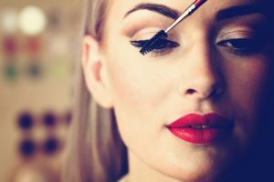 چگونه آرایش خود را ثابت نگه داریم؟