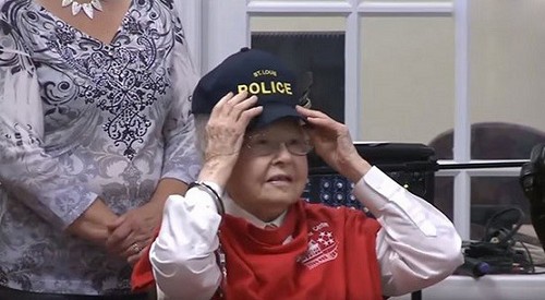آرزوی باورنکردنی این پیرزن 102 ساله (عکس)