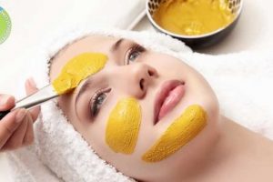 چگونه ماسک عسل و زردچوبه درست کنیم؟