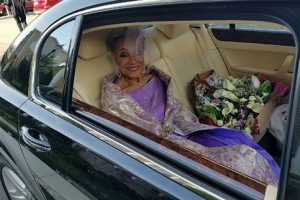 لباس عروس مادربزرگ 86 ساله همه را شوکه کرد (عکس)