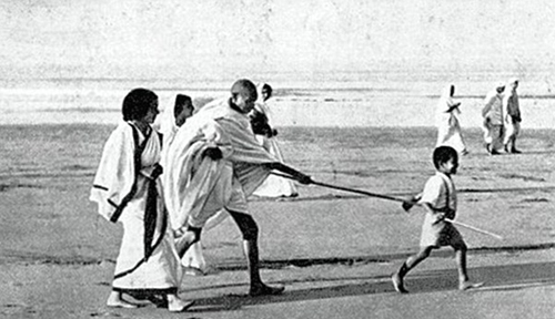 مرگ نوه گاندی در فقر مطلق +عکس