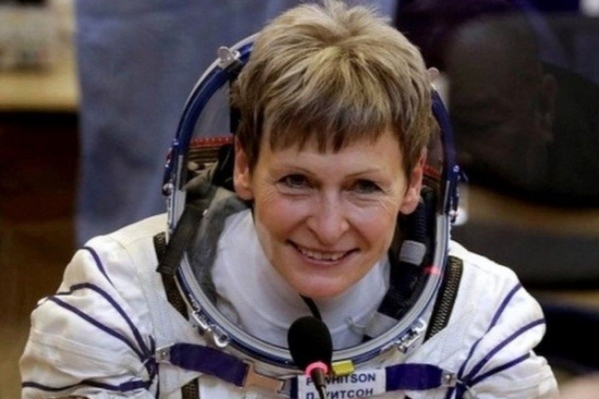 دارنده رکورد پیرترین خانم فضانورد به فضا رفت +عکس