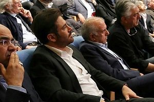 ژست و رفتار محمدرضا گلزار در مقابل روحانی (عکس)