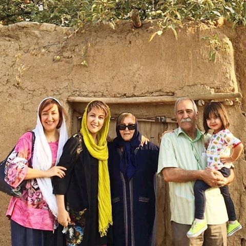 تصاویر بازیگران و چهره ها با پدر و مادرشان تصاویر بازیگران و چهره ها با پدر و مادرشان