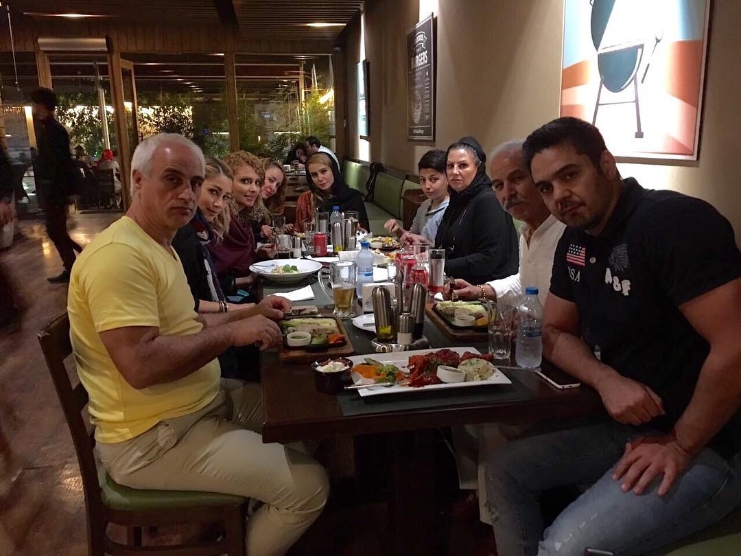 تصاویر بازیگران و چهره ها با پدر و مادرشان تصاویر بازیگران و چهره ها با پدر و مادرشان