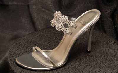 گرانترین نوع کفش زنانه با نگین های زیبای الماس